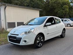 Weiß Gebraucht 2013 Renault Clio III Collection Kleinwagen | 3.500 € (Fairer Preis)