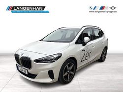 Weiß Gebraucht 2022 BMW 218 Active Tourer Van / Kleinbus | 26.542 € (Fairer Preis)