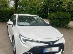Weiß Gebraucht 2023 Toyota Corolla Team Kombi | 28.699 € (Fairer Preis)