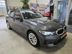 Grau Gebraucht 2021 BMW 318 Sport Line Kombi | 14.999 € (Guter Preis)