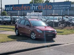 Rot Gebraucht 2012 Hyundai i30 Classic Kombi | 3.999 € (Fairer Preis)