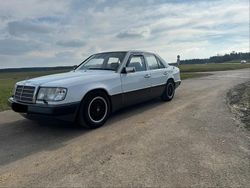 Weiß Gebraucht 1991 Mercedes E200 Limousine | 5.800 €
