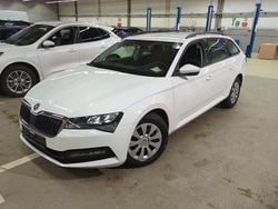 Weiß Gebraucht 2020 Skoda Superb Active Kombi | 16.950 € (Fairer Preis)