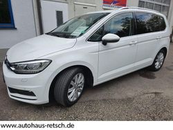 Weiß Gebraucht 2020 VW Touran Highline Van / Kleinbus | 25.000 € (Fairer Preis)