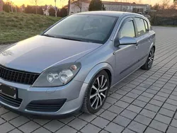 Grau Gebraucht 2004 Opel Astra Kleinwagen | 1.850 € (Fairer Preis)