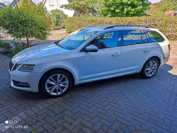Weiß Gebraucht 2017 Skoda Octavia Ambiente Kombi | 10.500 € (Fairer Preis)