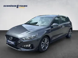 Grau Gebraucht 2023 Hyundai i30 Trend Limousine | 17.990 € (Fairer Preis)