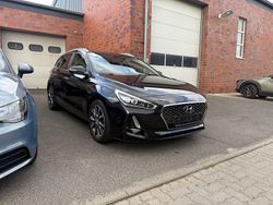 Phantom black Gebraucht 2018 Hyundai i30 Premium Kombi | 14.700 € (Etwas zu teuer)