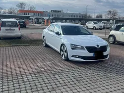 Weiß Gebraucht 2019 Skoda Superb SportLine Limousine | 27.499 € (Fairer Preis)