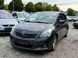Grau Gebraucht 2012 Toyota Verso Van / Kleinbus | 3.990 € (Superpreis)