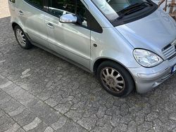Grau Gebraucht 2004 Mercedes A140 Avantgarde Van / Kleinbus | 2.499 € (Fairer Preis)