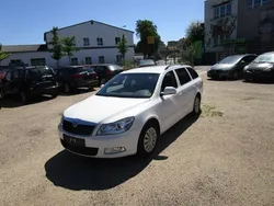 Weiß Gebraucht 2009 Skoda Octavia Ambiente Kombi | 2.600 € (Guter Preis)