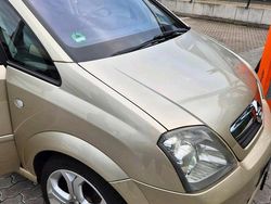 Gold Gebraucht 2009 Opel Meriva Van / Kleinbus | 3.300 € (Etwas zu teuer)