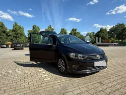 Schwarz Gebraucht 2017 VW Golf Sportsvan Sound Van / Kleinbus | 10.900 € (Fairer Preis)