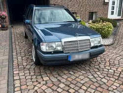 Blau Gebraucht 1992 Mercedes E300 Kombi | 11.999 €