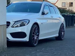 Weiß Gebraucht 2018 Mercedes C350e AMG Kombi | 22.400 €