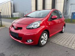 Rot Gebraucht 2011 Toyota Aygo Kleinwagen | 6.299 € (Etwas zu teuer)