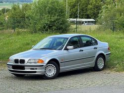 Silber Gebraucht 2001 BMW 318 Limousine | 2.800 € (Fairer Preis)