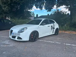 Weiß Gebraucht 2011 Alfa Romeo Giulietta Quadrifoglio Verde Kleinwagen | 9.000 € (Guter Preis)