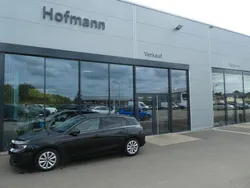 Schwarz (karbon schwarz) Gebraucht 2024 Opel Astra Business Elegance Limousine | 21.950 € (Guter Preis)