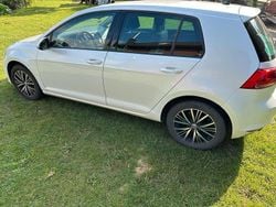 Weiß Gebraucht 2016 VW Golf VII Allstar Limousine | 8.800 € (Fairer Preis)