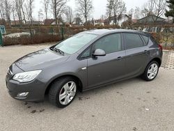 Grau Gebraucht 2011 Opel Astra Edition Limousine | 3.850 € (Fairer Preis)
