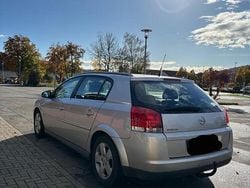 Grau Gebraucht 2004 Opel Signum Kombi | 3.000 € (Teuer)
