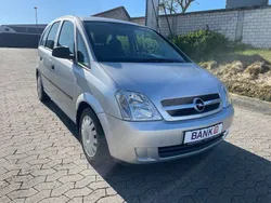 Silber Gebraucht 2004 Opel Meriva Basis Van / Kleinbus | 2.990 € (Etwas zu teuer)