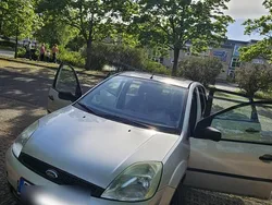 Grau Gebraucht 2002 Ford Fiesta Kleinwagen | 800 € (Fairer Preis)