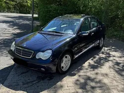 Blau Gebraucht 2000 Mercedes C180 Limousine | 2.250 €