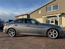 Grau Gebraucht 2016 Alfa Romeo Giulia Super Limousine | 19.400 € (Etwas zu teuer)