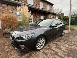 Grau Gebraucht 2015 Mazda 3 Sports-Line Limousine | 11.200 € (Fairer Preis)