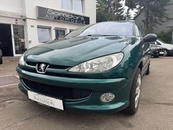 Grün Gebraucht 2003 Peugeot 206 CC Roland Garros Cabrio | 2.950 € (Etwas zu teuer)