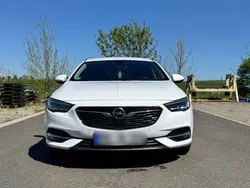 Weiß Gebraucht 2019 Opel Insignia Business Kombi | 15.900 € (Fairer Preis)