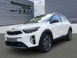 Schneeweiß Gebraucht 2021 Kia Stonic Spirit SUV | 19.890 € (Fairer Preis)