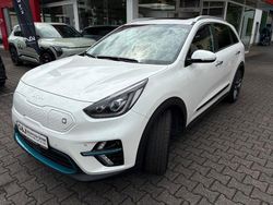 Weiß Gebraucht 2022 Kia e-Niro Spirit SUV | 24.490 € (Fairer Preis)