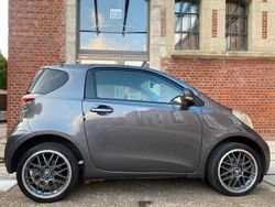 Grau Gebraucht 2010 Toyota iQ Kleinwagen | 5.890 €