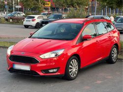 Rot Gebraucht 2015 Ford Focus Trend Kombi | 7.100 €