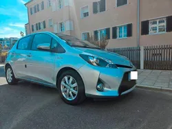 Silber Gebraucht 2012 Toyota Yaris Hybrid Limousine | 8.999 € (Etwas zu teuer)