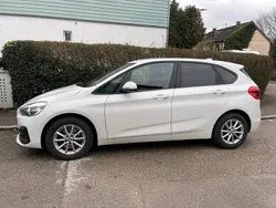 Weiß Gebraucht 2019 BMW 218 Active Tourer Van / Kleinbus | 13.300 € (Guter Preis)