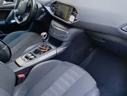 Schwarz Gebraucht 2020 Peugeot 308 Allure Kombi | 15.400 € (Etwas zu teuer)