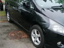 Schwarz Gebraucht 2004 Mitsubishi Grandis Van / Kleinbus | 2.700 € (Fairer Preis)