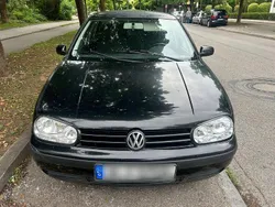 Schwarz Gebraucht 2002 VW Golf IV Kleinwagen | 650 € (Fairer Preis)