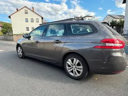 Grau Gebraucht 2015 Peugeot 308 Kombi | 7.000 €