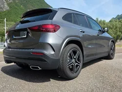 Grau Gebraucht 2024 Mercedes GLA200 AMG line SUV | 39.890 € (Fairer Preis)