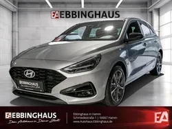 Shimmering silver (silber) Neu 2024 Hyundai i30 Advantage Limousine | 23.499 € (Fairer Preis)