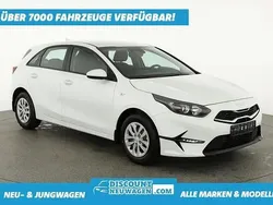 Deluxeweiß metallic Neu 2025 Kia Ceed Limousine | 24.295 € (Fairer Preis)
