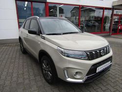 Savannah ivory/cosmic black p. Gebraucht 2023 Suzuki Vitara SUV | 19.990 € (Fairer Preis)