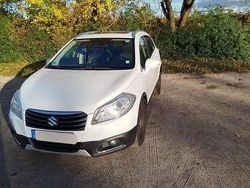 Weiß Gebraucht 2015 Suzuki SX4 S-Cross Comfort Limousine | 7.550 € (Guter Preis)