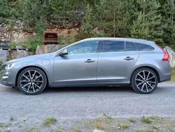 Grau Gebraucht 2017 Volvo V60 Summum Kombi | 12.890 € (Fairer Preis)